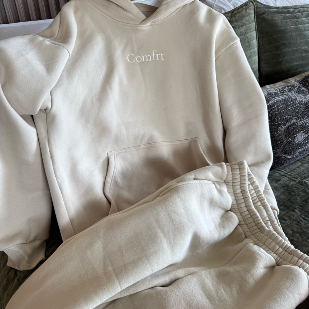 Comfrt Women's Relaxed Fit Cream Pajama Set